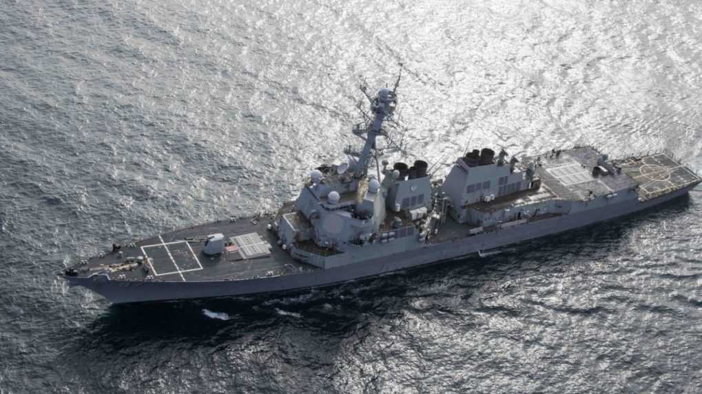 K americkej vojenskej lodi v Adenskom zálive vystrelili dve balistické rakety