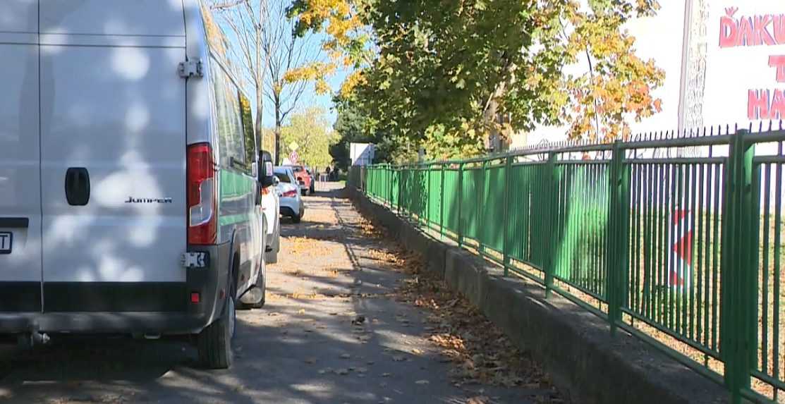 Štáby RTVS zisťovali, ako na zákaz parkovania na chodníkoch reagujú vodiči