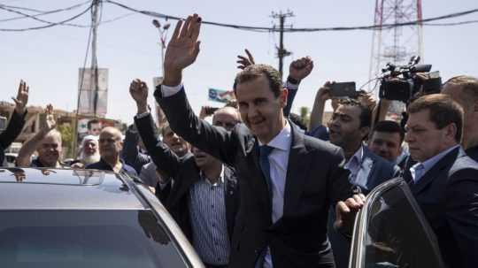Na archívnej snímke z roku 2021 sýrsky prezident Bašar Asad po odvolení v prezidentských voľbách.