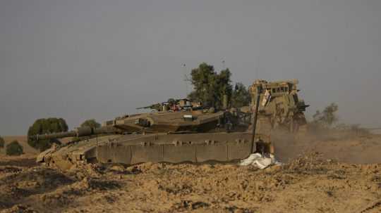 Na snímke tank izraelských vojakov.