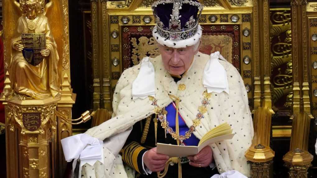 Britský kráľ predstavil priority vlády. Tá chce sprísniť tresty za znásilnenie či zvýšiť vek pre nákup cigariet