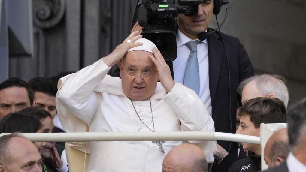 Stav chorého pápeža Františka je stabilný. V najbližších dňoch však obmedzí svoje aktivity