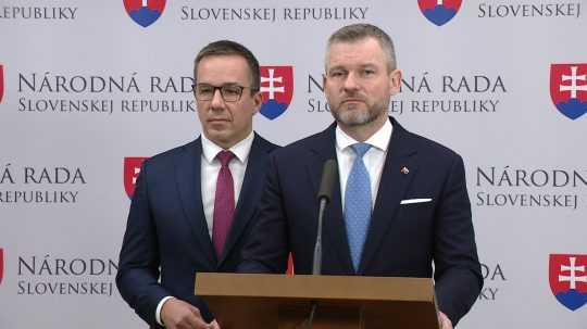Predseda NR SR Peter Pellegrini a minister práce Erik Tomáš (obaja Hlas-SD).
