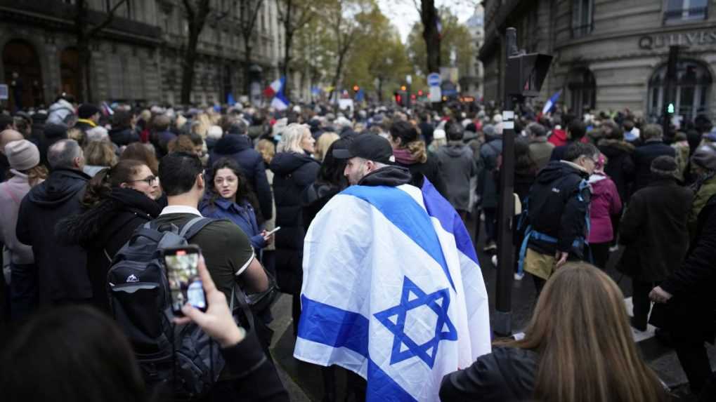 Vo Francúzsku pochodovali desiatky tisíc ľudí proti antisemitizmu