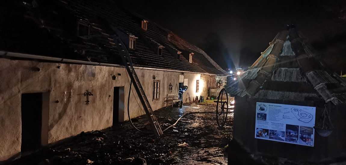 Kultúrna pamiatka v plameňoch: Hasiči zasahovali pri požiari hradu Sklabiňa