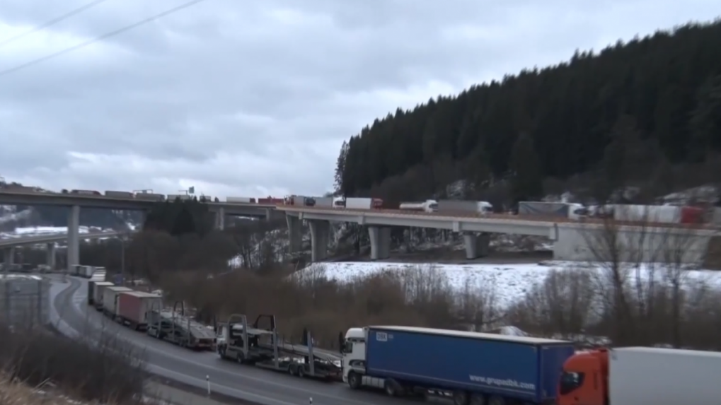 Slovaški vozniki tovornjakov želijo blokirati mejo z Ukrajino: popoldne bodo zaprli prehod Vyšné Nemecké