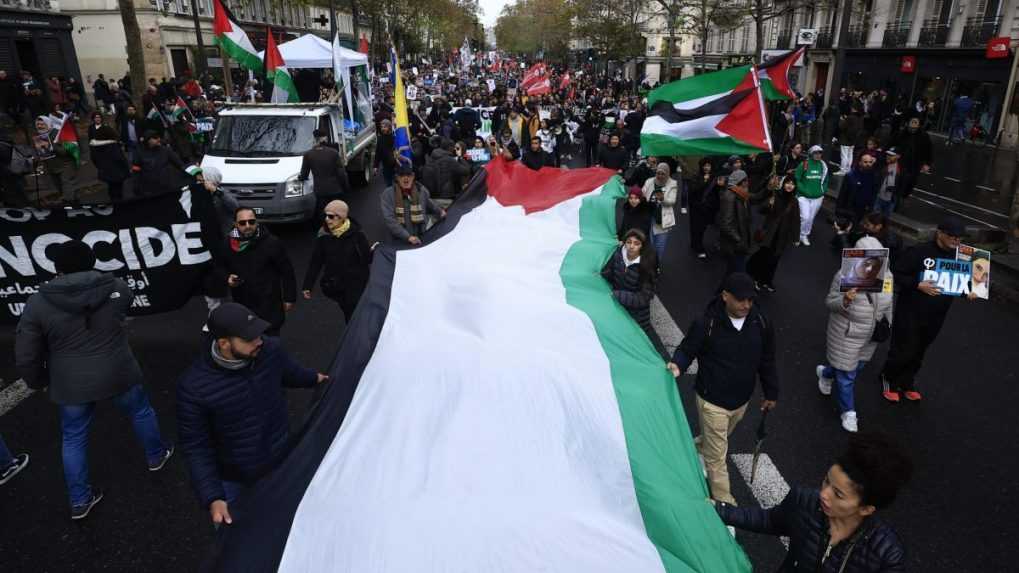 Tisíce ľudí sa zhromaždili v uliciach Paríža a Berlína. Na propalestínskej demonštrácii niektorí pokrikovali „Izrael, vrah“