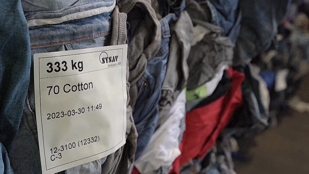 Triedenie textilného odpadu je komplikované. Švédi prišli s technológiou, ktorá by to mohla zmeniť