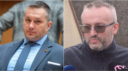 Bývalí šéfovia Slovenskej informačnej služby - zľava Michal Aláč a Vladimír Pčolinský.
