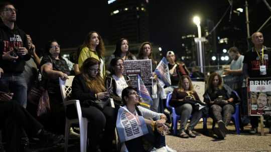 Izraelčania čakajú na prepustenie ďalšej skupiny rukojemníkov.