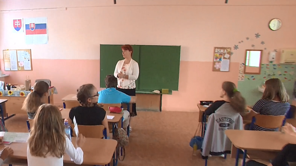 Niektorí zamestnanci v rezorte školstva zarábajú nadpriemerne, tvrdí Slovenská komora učiteľov
