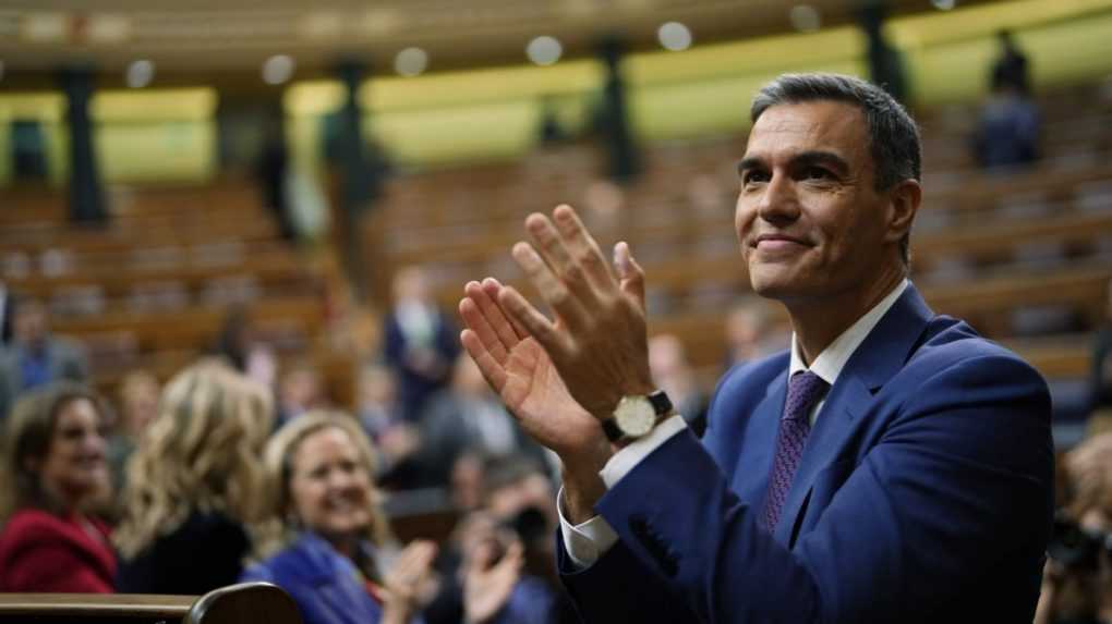 Španielsky parlament vyslovil dôveru šéfovi socialistov Sánchezovi, znovu sa stane premiérom a môže zostaviť vládu