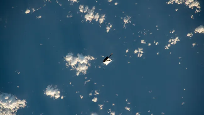 Na oblohe možno pozorovať nezvyčajný predmet, ktorý náhodou vykĺzol astronautkám na ISS. V noci je prekvapivo jasný