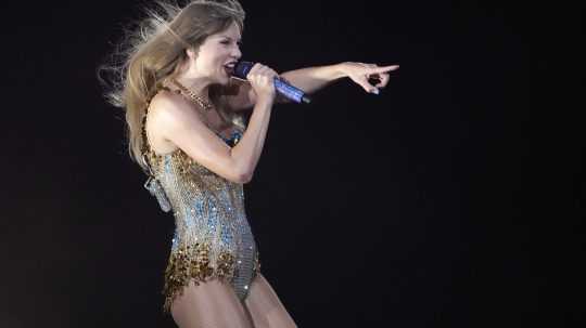 Na koncerte Taylor Swift v Brazílii zomrela fanúšička.