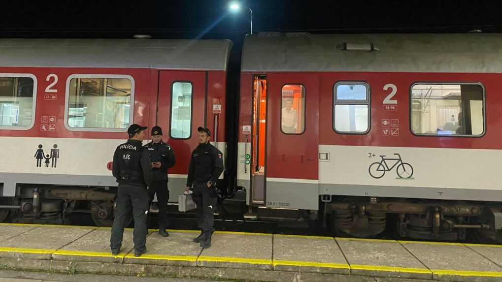 Na útok vo vlaku reagovala aj Katolícka univerzita. Napadnutá študentka zostáva v stabilizovanom stave
