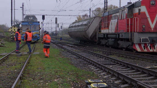 V stanici Palárikovo na juhu západného Slovenska sa vykoľajil vlak.