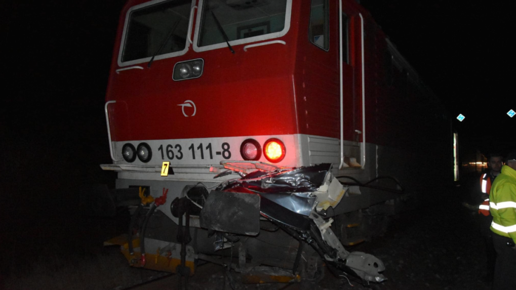 Tragédia na železničnom priecestí: Zrážku s vlakom neprežil vodič (†58) osobného auta