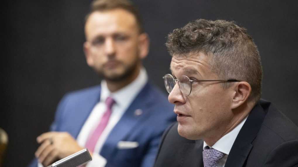 Progresívne Slovensko obvinilo ministra M. Šutaja Eštoka a šéfa ÚIS B. Zuriana zo šikanovania policajtov