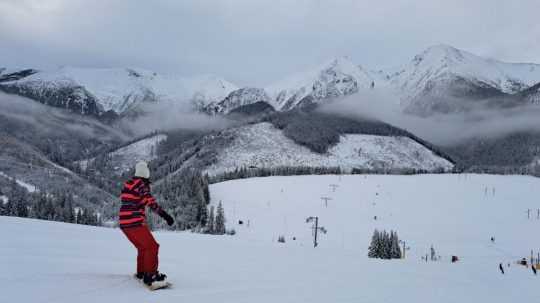 Na snímke snoubordistka v lyžiarskom stredisku Ždiar - Strednica.