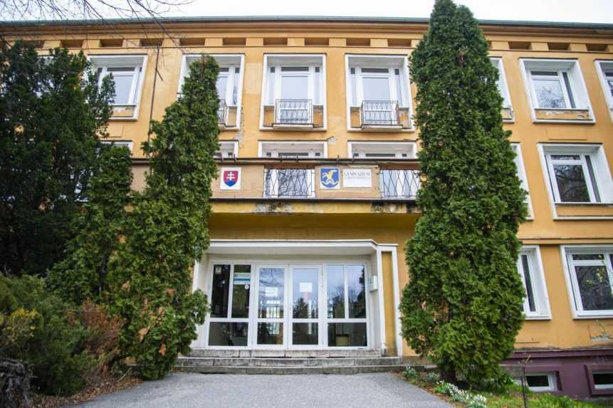 Výhražný e-mail zalarmoval jednu zo stredných škôl v Bratislave. Incident vyšetruje polícia