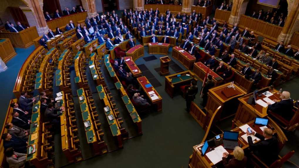Maďarský parlament schválil sporný zákon na ochranu suverenity, zriadia aj osobitný úrad