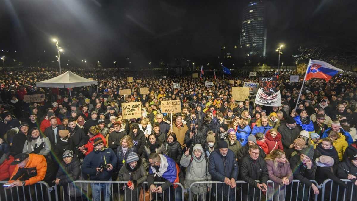 DemonÃ…Â¡tranti na proteste na bratislavskom NÃƒÂ¡mestÃƒÂ­ Slobody.
