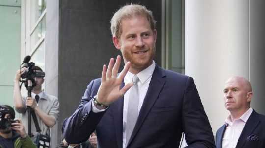 Princ Harry odchádza z Najvyššieho súdu po svedeckej výpovedi v Londýne 7. júna 2023.