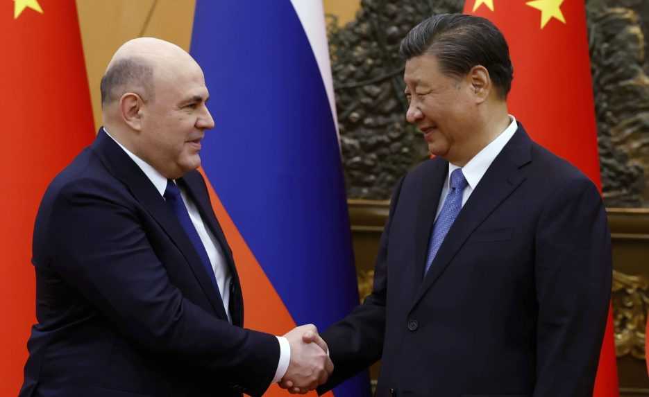 Ruský premiér navštívil Čínu: Veľmoci chcú ešte viac posilniť spoluprácu, je to strategická voľba