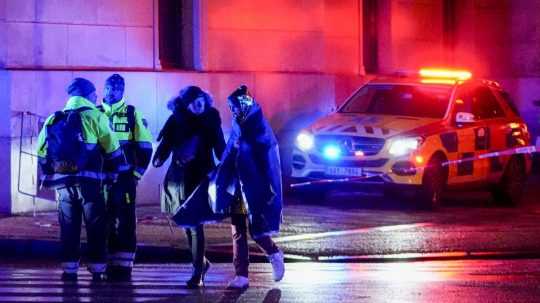 Polícia na mieste streľby v Prahe.
