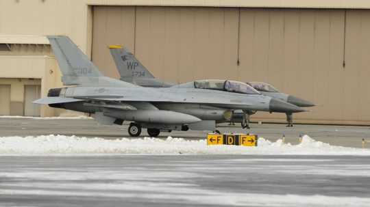 Americká stíhačka F-16.