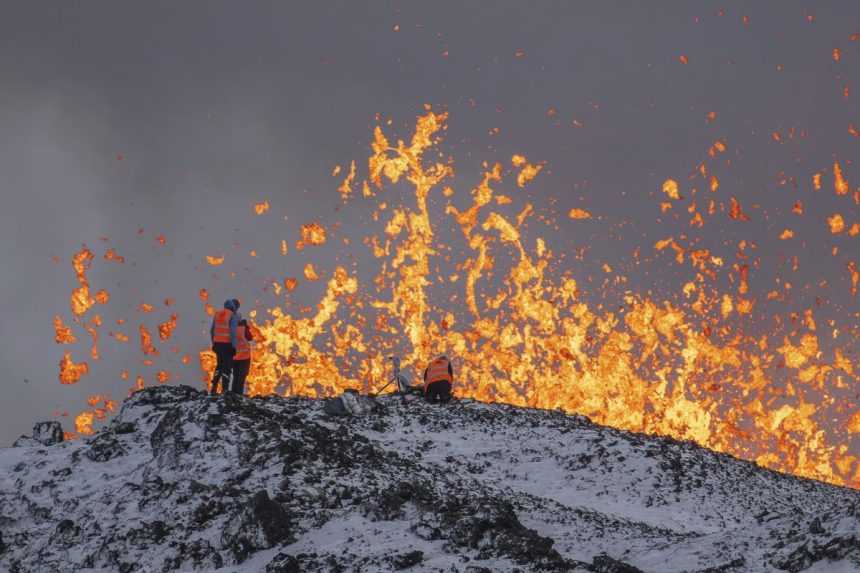 Na snímke erupcia na Islande.