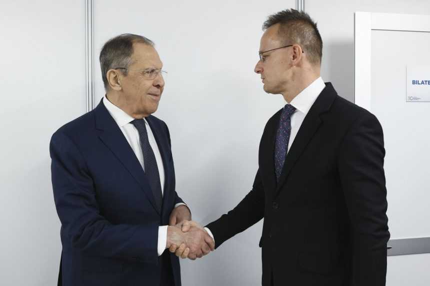 Šéf maďarskej diplomacie sa zasadil za putinizmus: Po stretnutí Szíjjártóa s Lavrovom sa ozýva chvála aj kritika