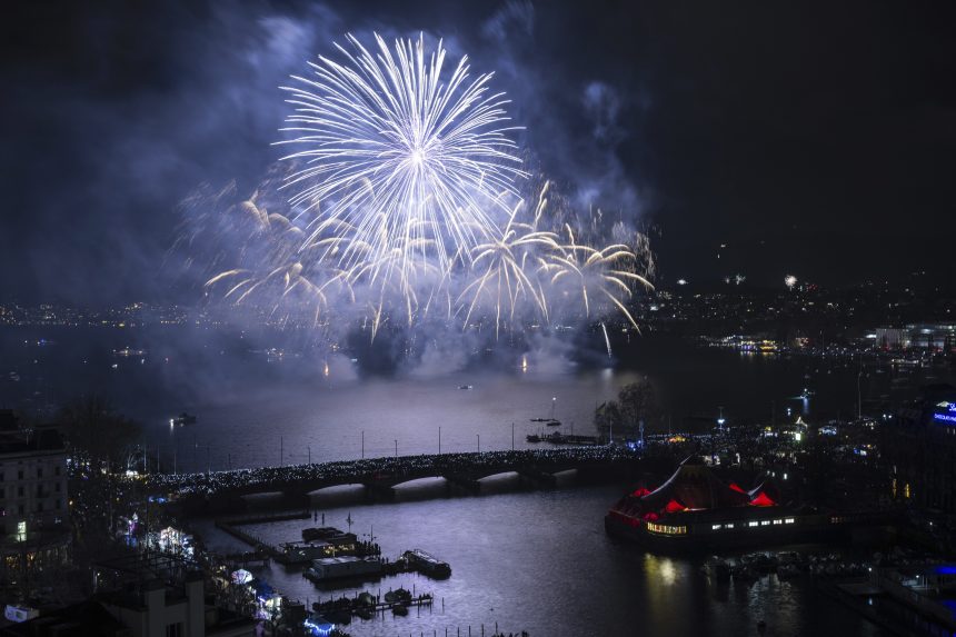 Ohňostroje a pompézne oslavy: Európske metropoly privítali nový rok