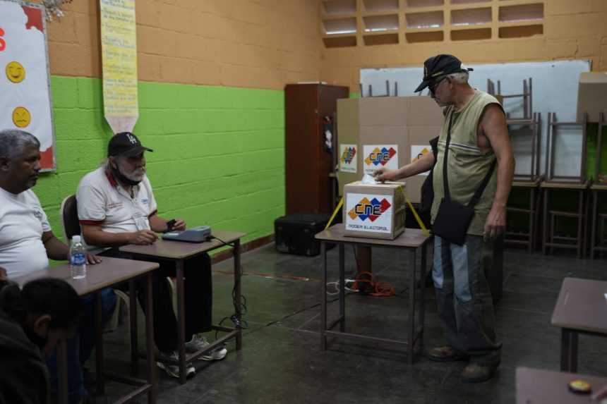 Venezuelčania v referende schválili, aby krajina prevzala správu nad veľkou časťou územia susednej Guyany