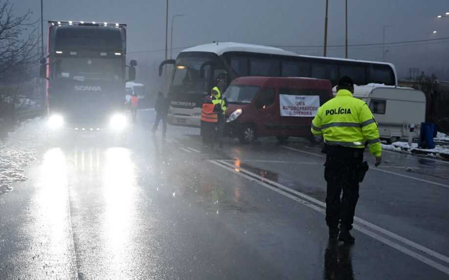 Únia autodopravcov obnoví v pondelok blokádu na priechode Vyšné Nemecké. Protest potrvá do odvolania