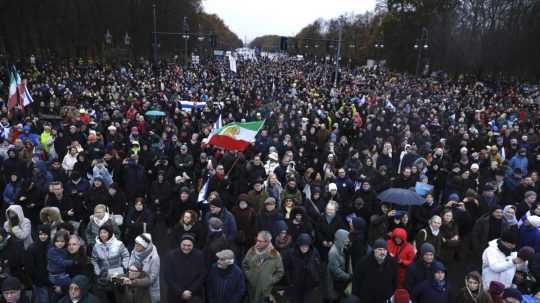 Demonštrácia proti antisemitizmu v Berlíne.