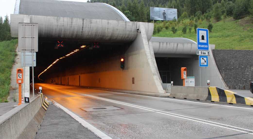 Tunel Branisko opäť sprejazdnili, situáciu na cestách komplikovalo viacero nehôd