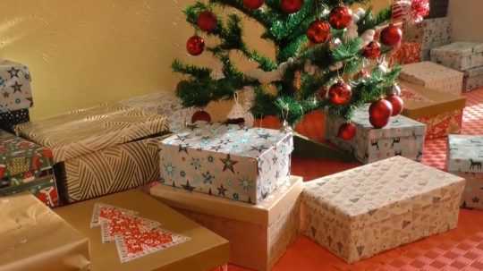 darčeky pod stromčekom