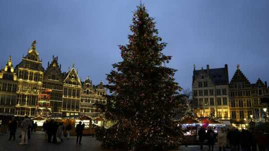 Na snímke vianočný strom v Belgicku.