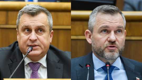 Na snímke zľava predseda SNS Andrej Danko, predseda NR SR a strany Hlas-SD Peter Pellegrini.