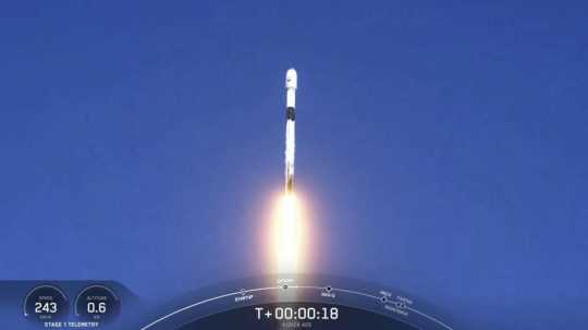 Na snímke raketa Falcon 9.