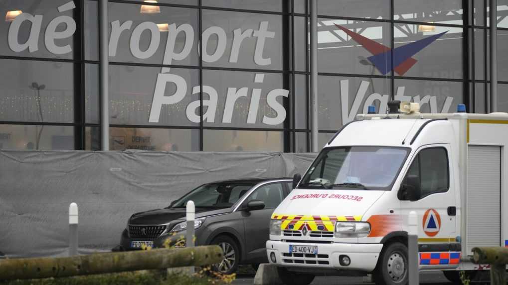 Francúzsko zadržalo lietadlo s 300 cestujúcimi na palube pre podozrenie z obchodovania s ľuďmi