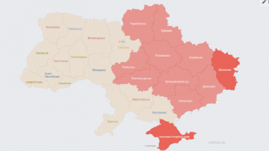 Ilustračná snímka mapy leteckých výstrah na Ukrajine.
