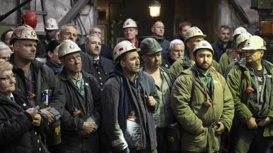 Baníci vyviezli poslednú tonu slovenského hnedého uhlia na povrch v bani Nováky.