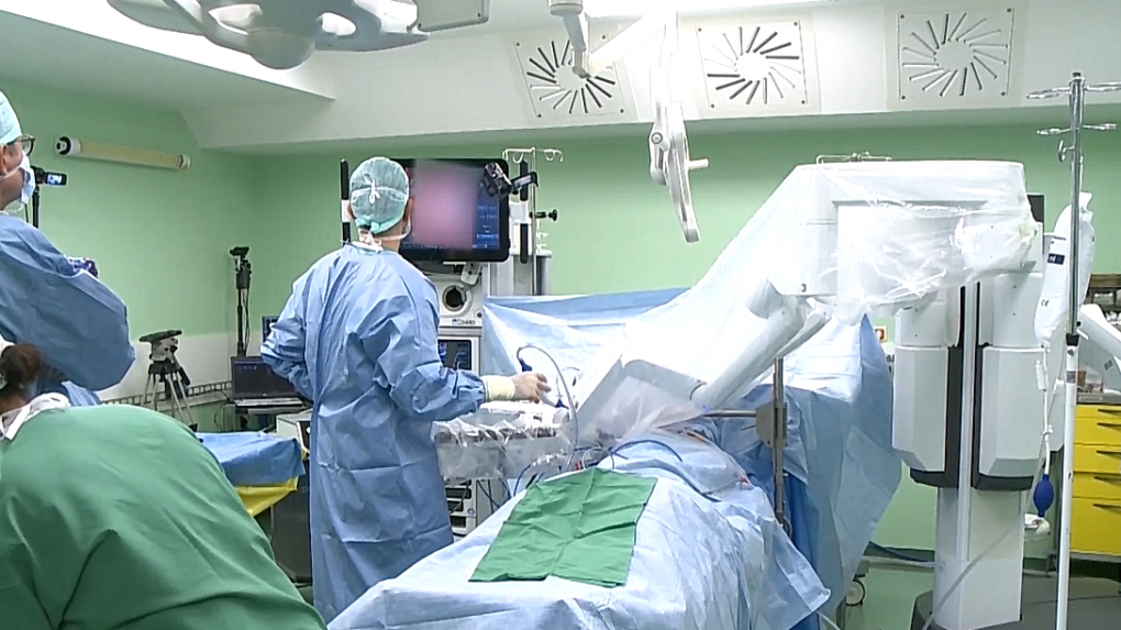 Prvenstvo v strednej Európe: Banskobystrická nemocnica ako prvá operovala štítnu žľazu s pomocou robota