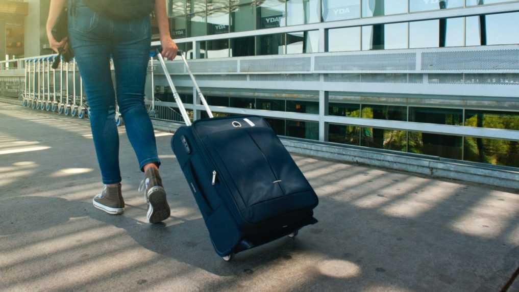 Na Tenerife zatkli 14 pracovníkov letiska. Z batožiny mali cestujúcim kradnúť veci
