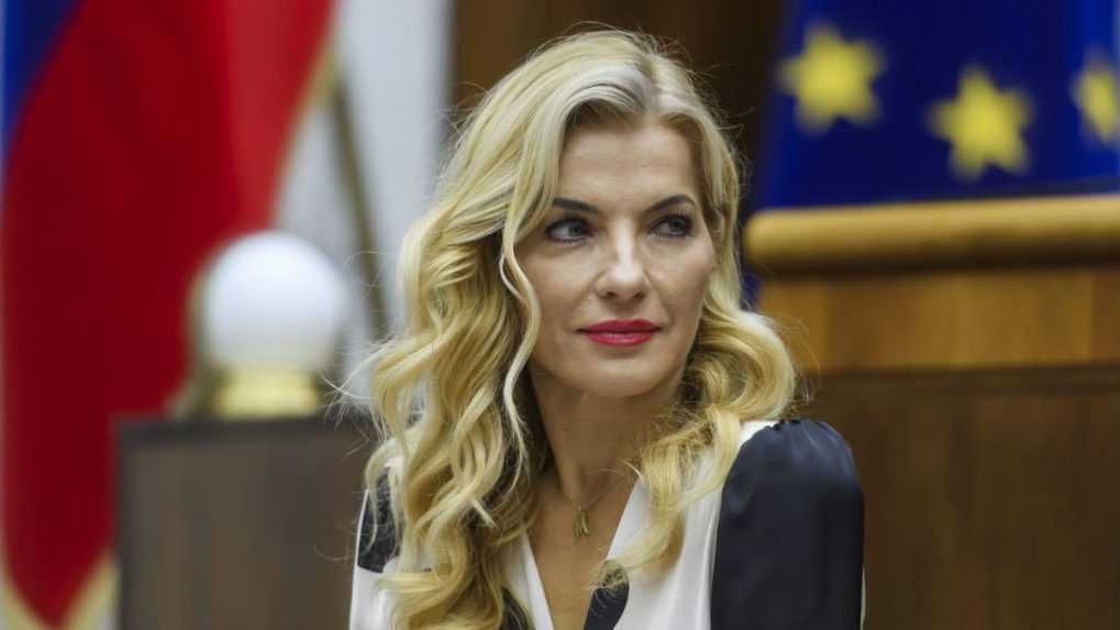 SNS podporuje zámer ministerky kultúry Šimkovičovej presunúť peniaze na boj s dezinformáciami na Redutu a knižnicu