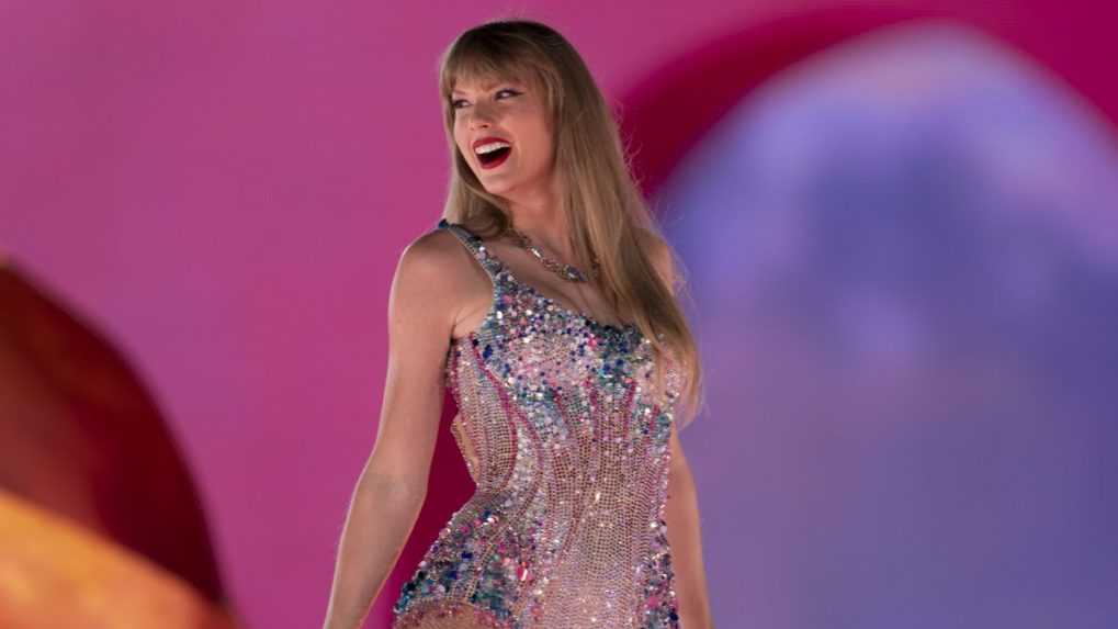 Ocenenie osobnosť roka získala Taylor Swiftová. Jej popularitu prirovnávajú k Beatles