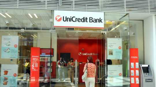 Pracovníci UniCredit Bank vyhlásili ostrý štrajk.