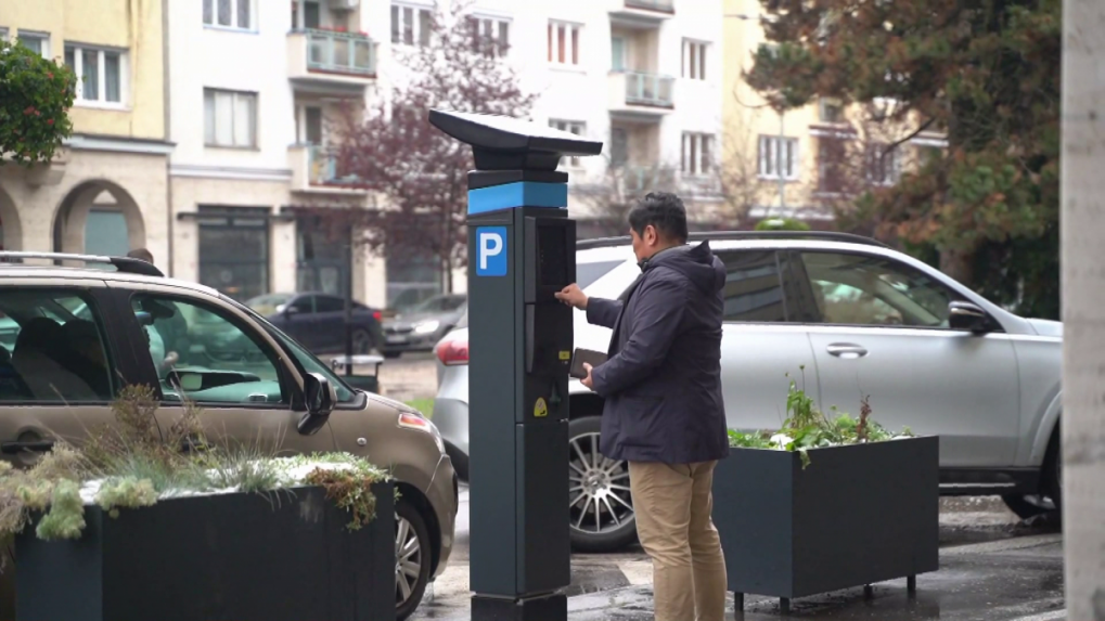 Ročné parkovanie v centre Žiliny stojí aj stovky eur. Mesto chystá podobný systém na sídliskách